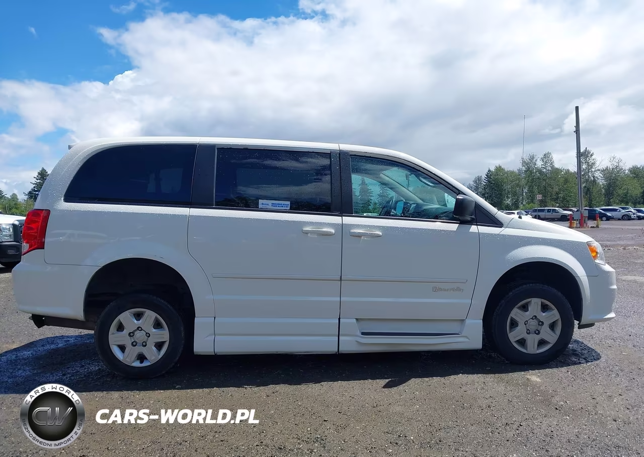 2011 Dodge Grand Caravan Express VIN:2D4RN4DG8BR723064 - 15