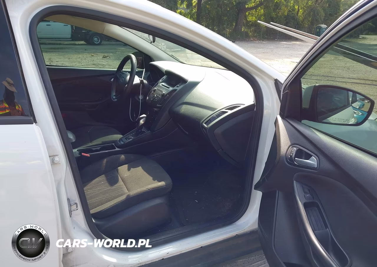 2016 Ford Focus Se VIN:1FADP3F2XGL300571 - 5