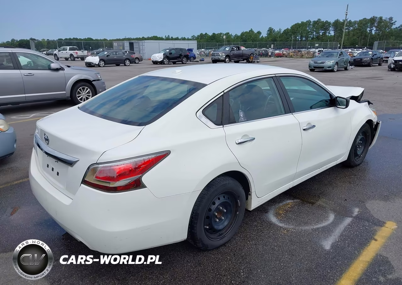 2015 Nissan Altima 2.5 S VIN:1N4AL3AP2FN913904 - 4
