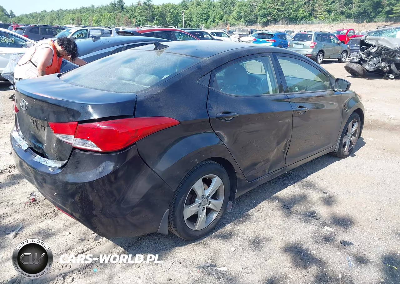 2013 Hyundai Elantra Gls VIN:KMHDH4AE8DU901316 - 4