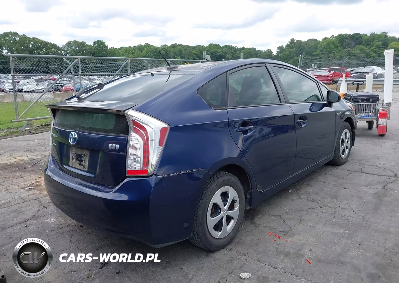 2014 Toyota Prius Three VIN:JTDKN3DU9E1846718 - 4