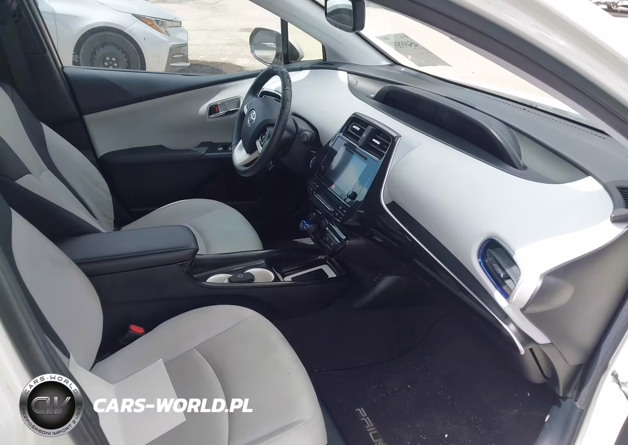 2016 Toyota Prius Four Touring VIN:JTDKARFU3G3006310 - 5