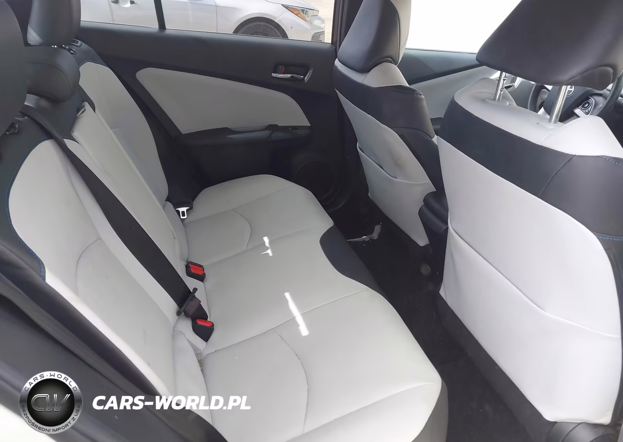 2016 Toyota Prius Four Touring VIN:JTDKARFU3G3006310 - 8