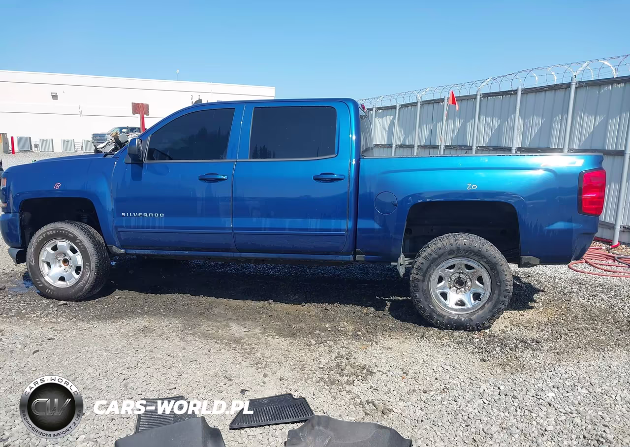 2018 Chevrolet Silverado 1500 2Lt VIN:3GCUKREC1JG452068 - 14