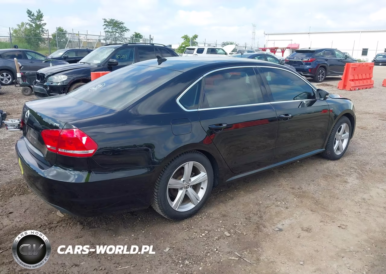 2015 Volkswagen Passat 1.8T Limited Edition VIN:1VWAT7A31FC114560 - 4