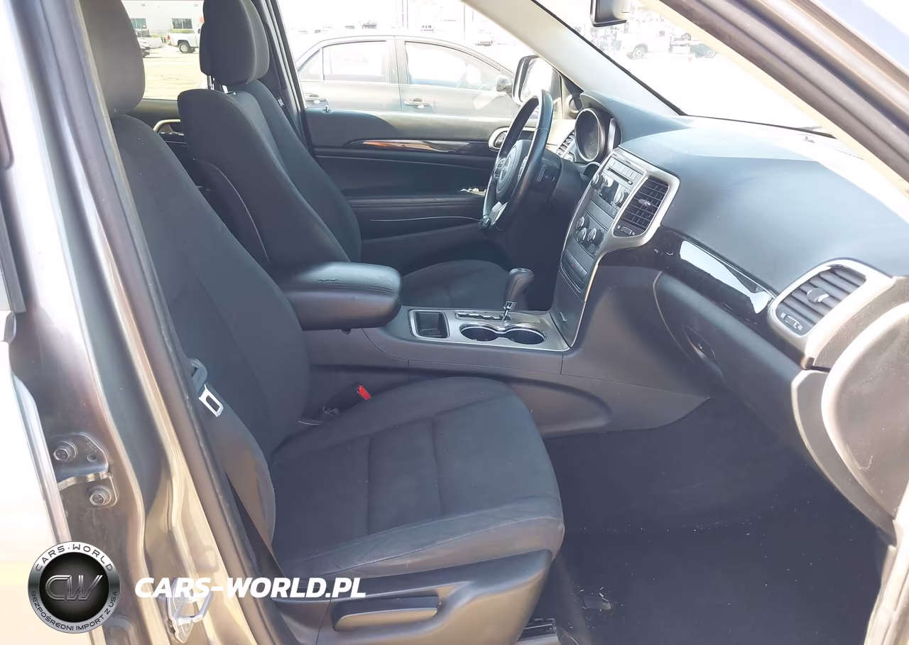 2012 Jeep Grand Cherokee Laredo VIN:1C4RJEAG6CC258930 - 5