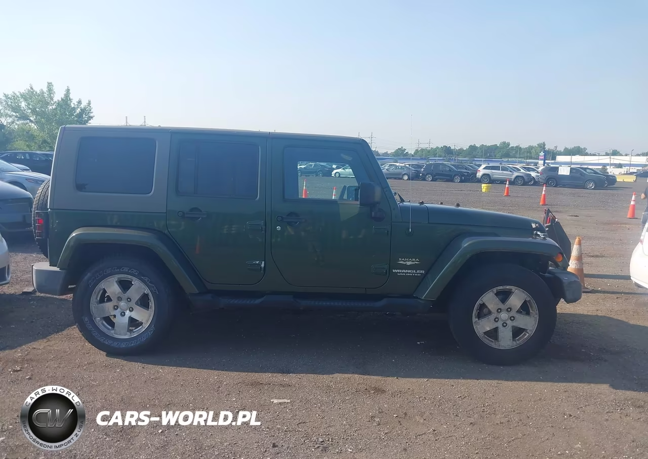 2008 Jeep Wrangler Unlimited Sahara VIN:1J4GA59138L562290 - 13