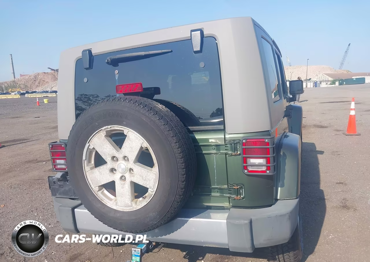 2008 Jeep Wrangler Unlimited Sahara VIN:1J4GA59138L562290 - 16