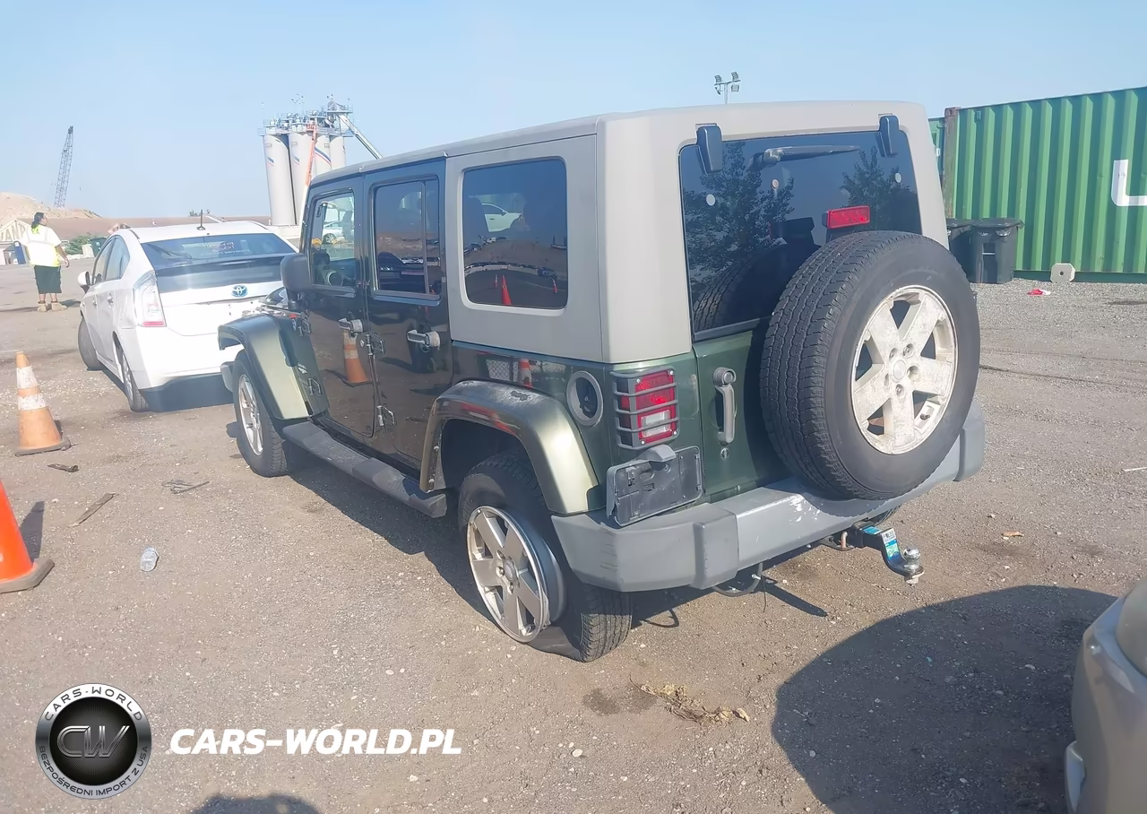 2008 Jeep Wrangler Unlimited Sahara VIN:1J4GA59138L562290 - 3