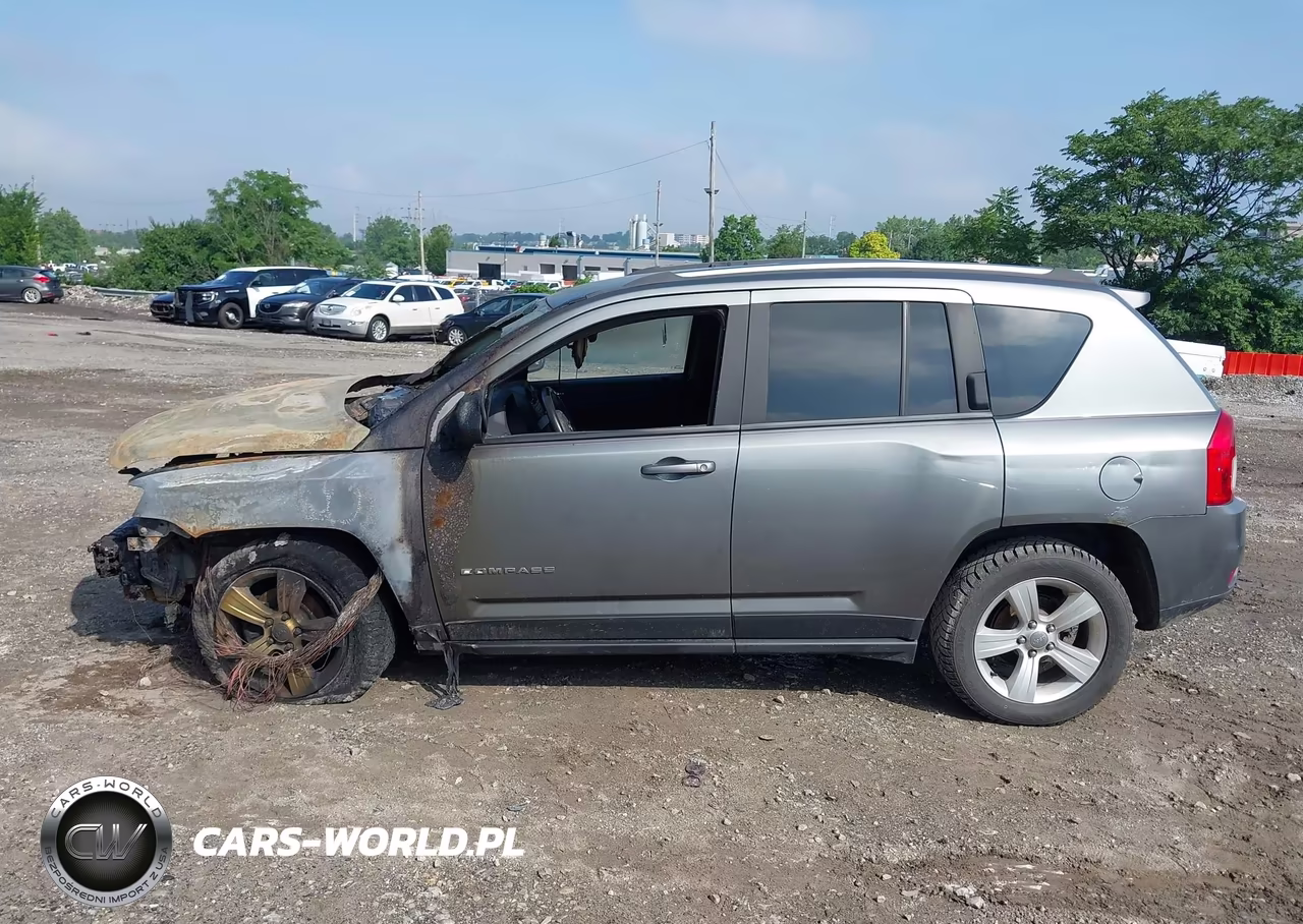 2013 Jeep Compass Latitude VIN:1C4NJDEBXDD261638 - 13