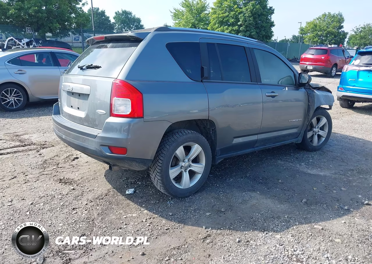 2013 Jeep Compass Latitude VIN:1C4NJDEBXDD261638 - 4