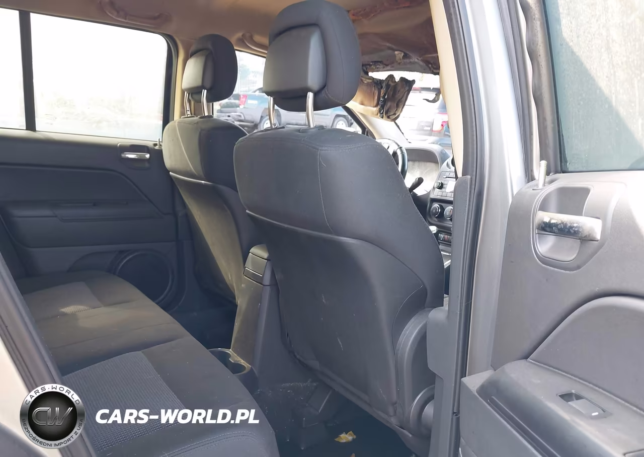 2013 Jeep Compass Latitude VIN:1C4NJDEBXDD261638 - 8