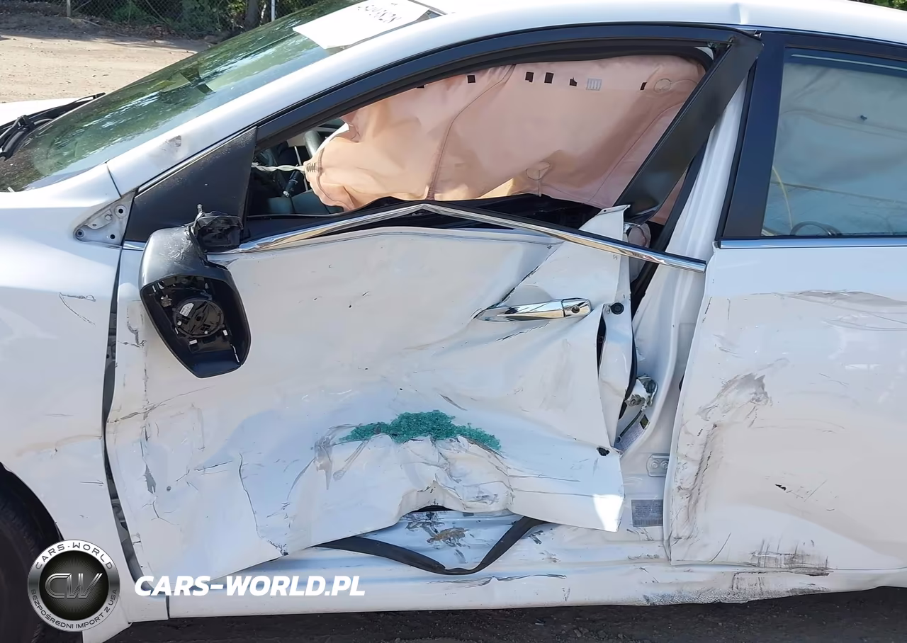 2019 Nissan Sentra S VIN:3N1AB7AP3KY303143 - 6