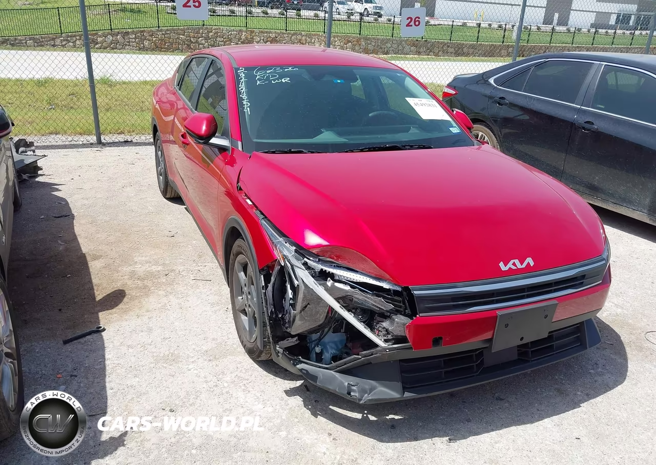 2025 Kia K4 Lxs – zdjęcie 1 z 16
