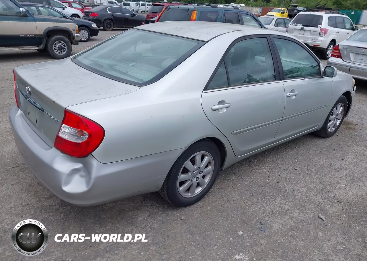 2002 Toyota Camry Xle VIN:JTDBE30K020097880 - 4
