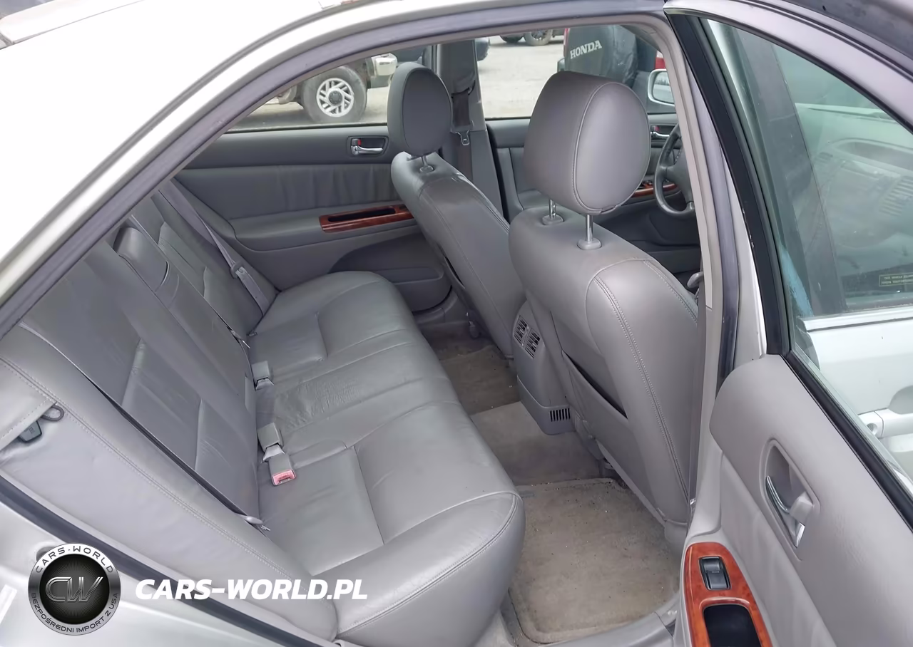 2002 Toyota Camry Xle VIN:JTDBE30K020097880 - 8