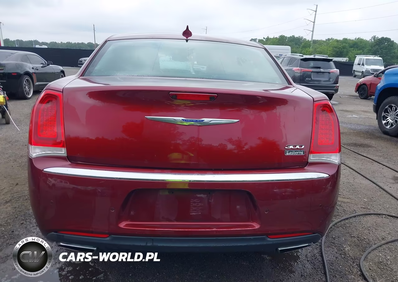 2018 Chrysler 300 Limited VIN:2C3CCAEG3JH301489 - 16