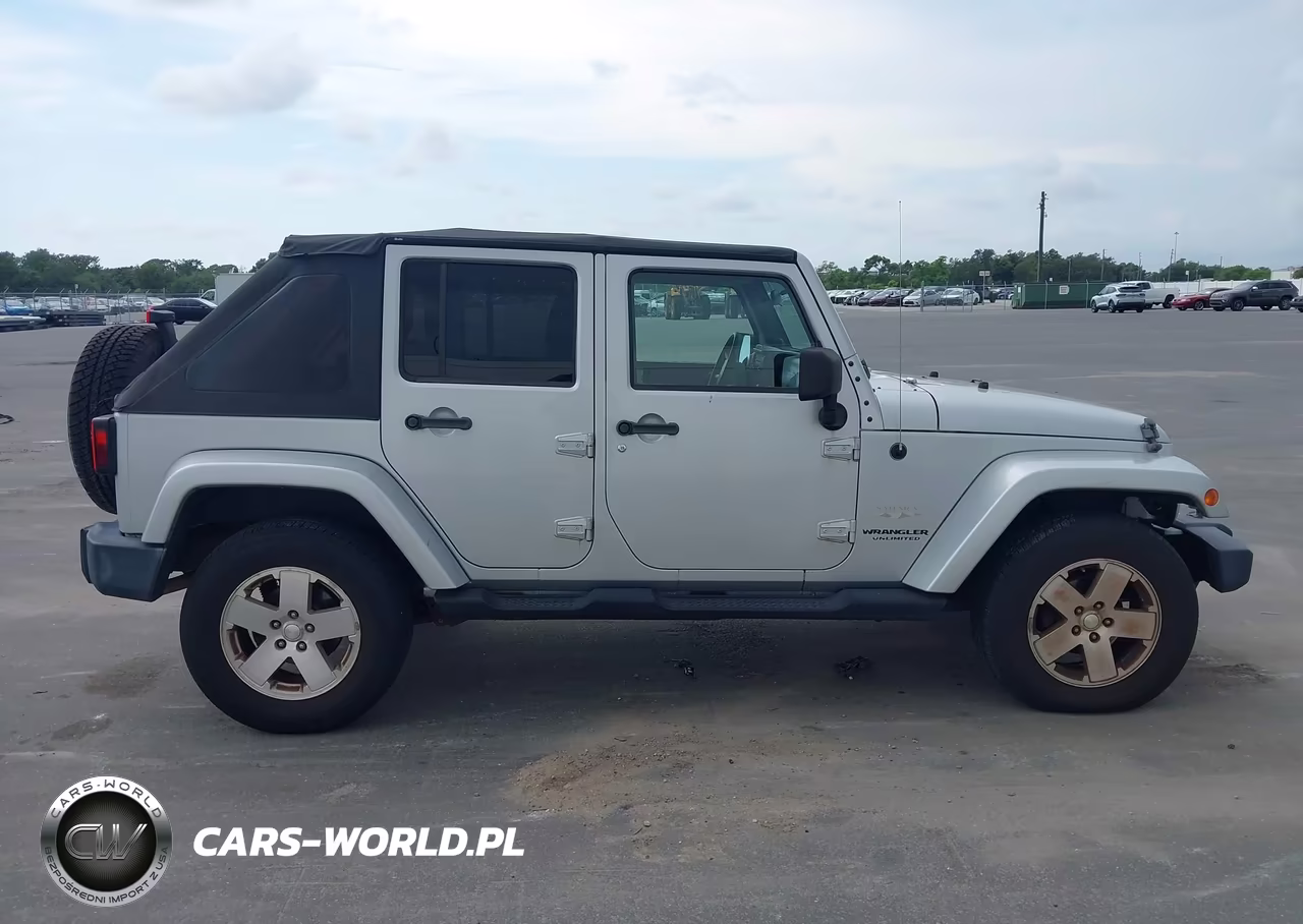 2008 Jeep Wrangler Unlimited Sahara VIN:1J4GA59148L614221 - 13