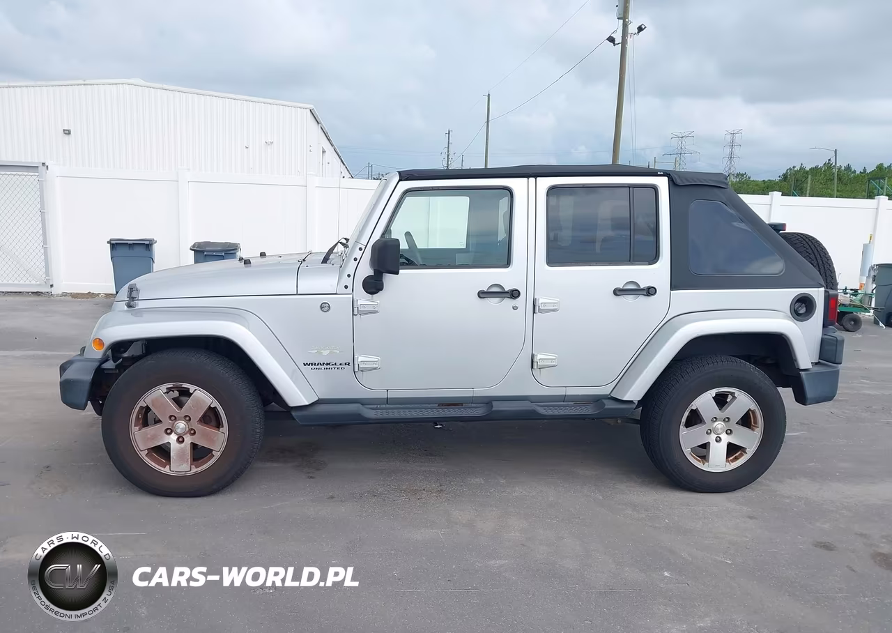2008 Jeep Wrangler Unlimited Sahara VIN:1J4GA59148L614221 - 14