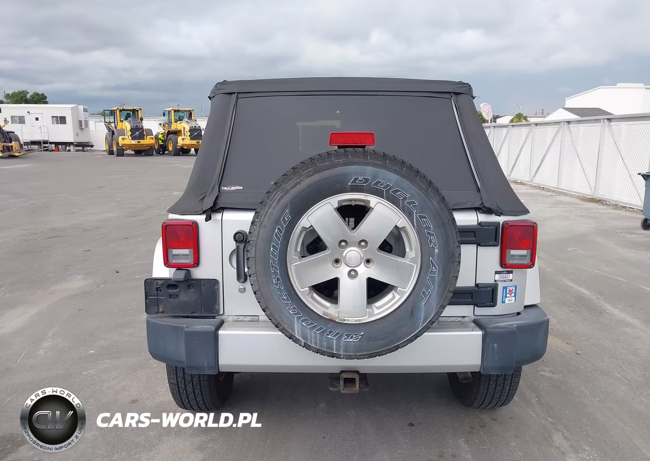 2008 Jeep Wrangler Unlimited Sahara VIN:1J4GA59148L614221 - 16