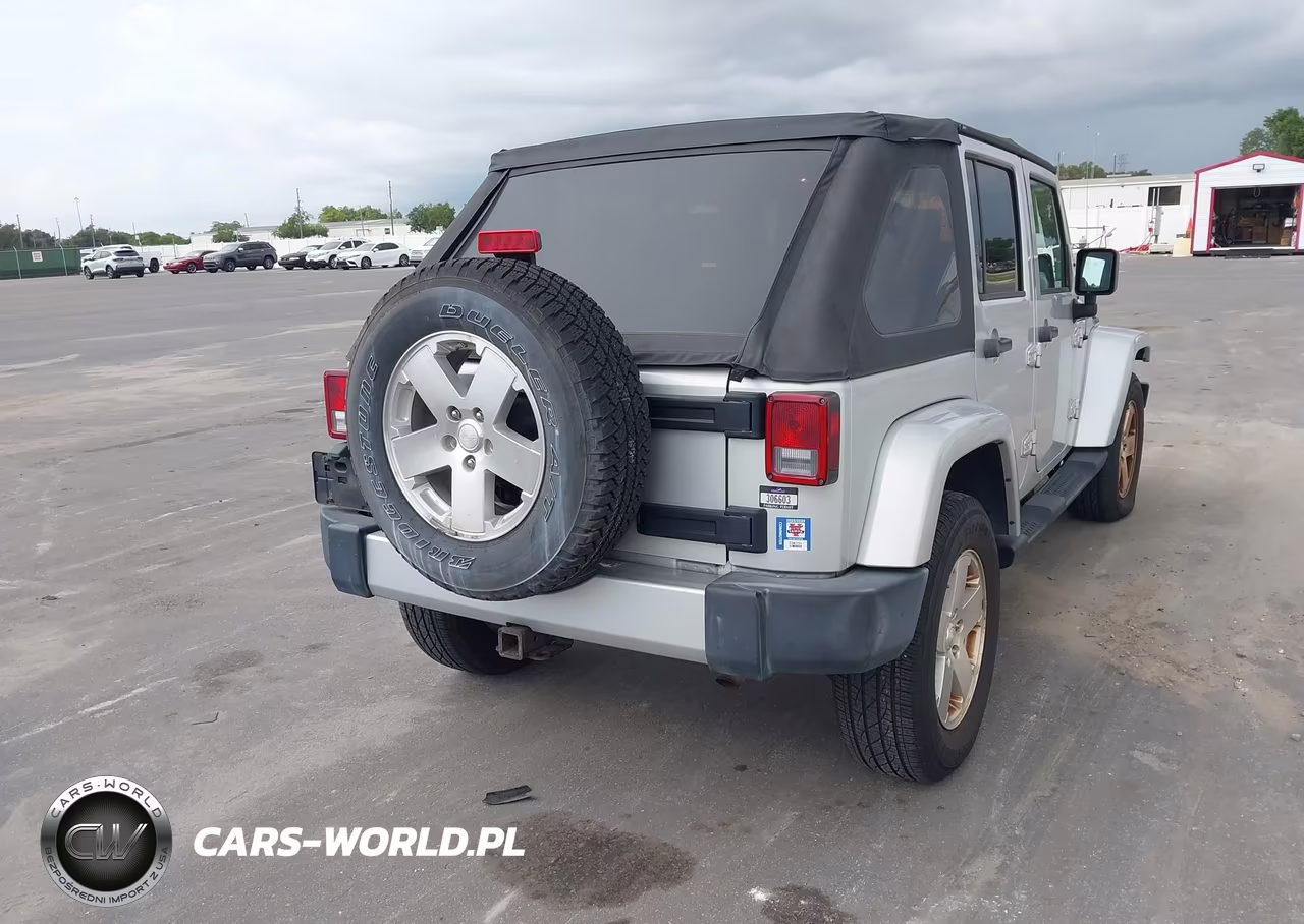 2008 Jeep Wrangler Unlimited Sahara VIN:1J4GA59148L614221 - 4