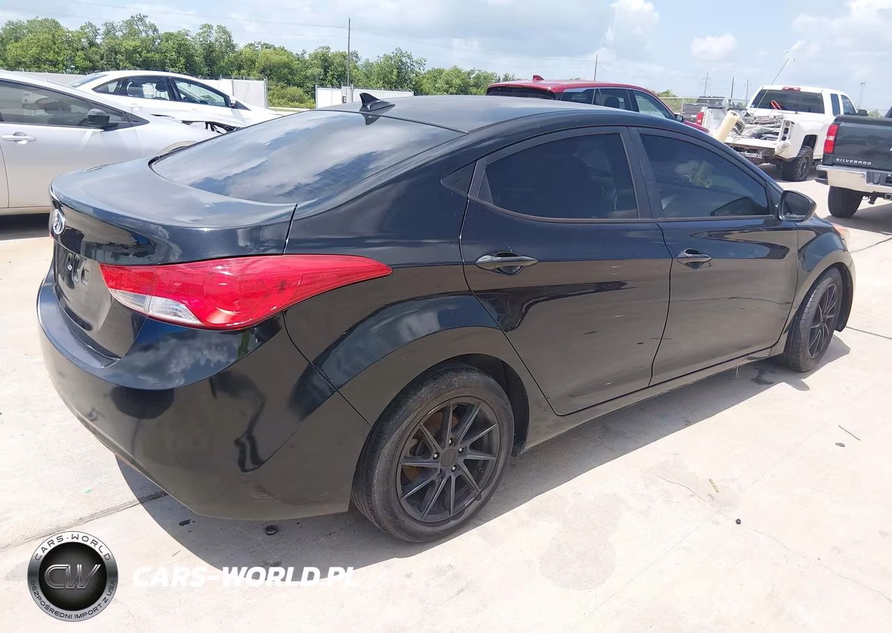 2013 Hyundai Elantra Gls VIN:5NPDH4AE1DH160375 - 4