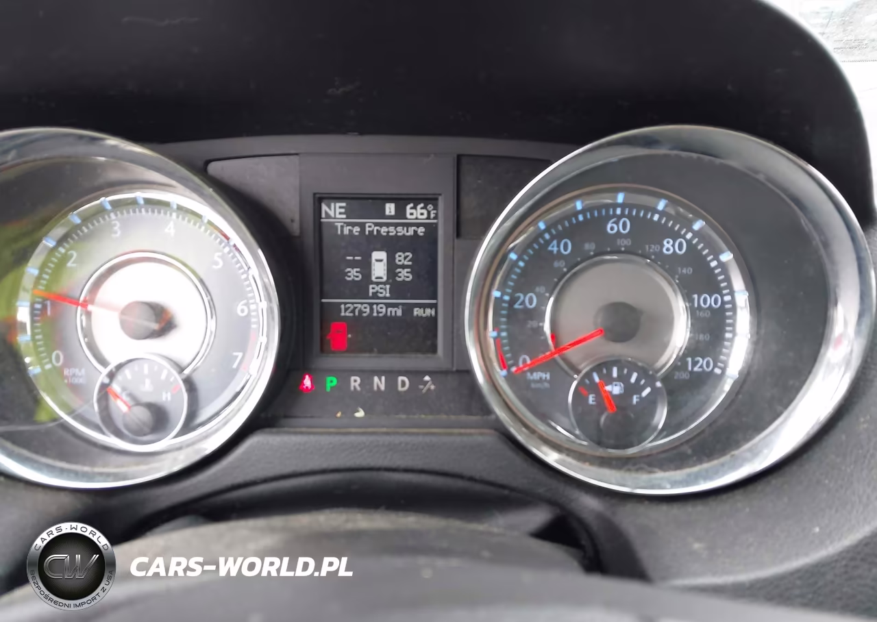 2011 Chrysler Town & Country Touring VIN:2A4RR5DGXBR739624 - 7