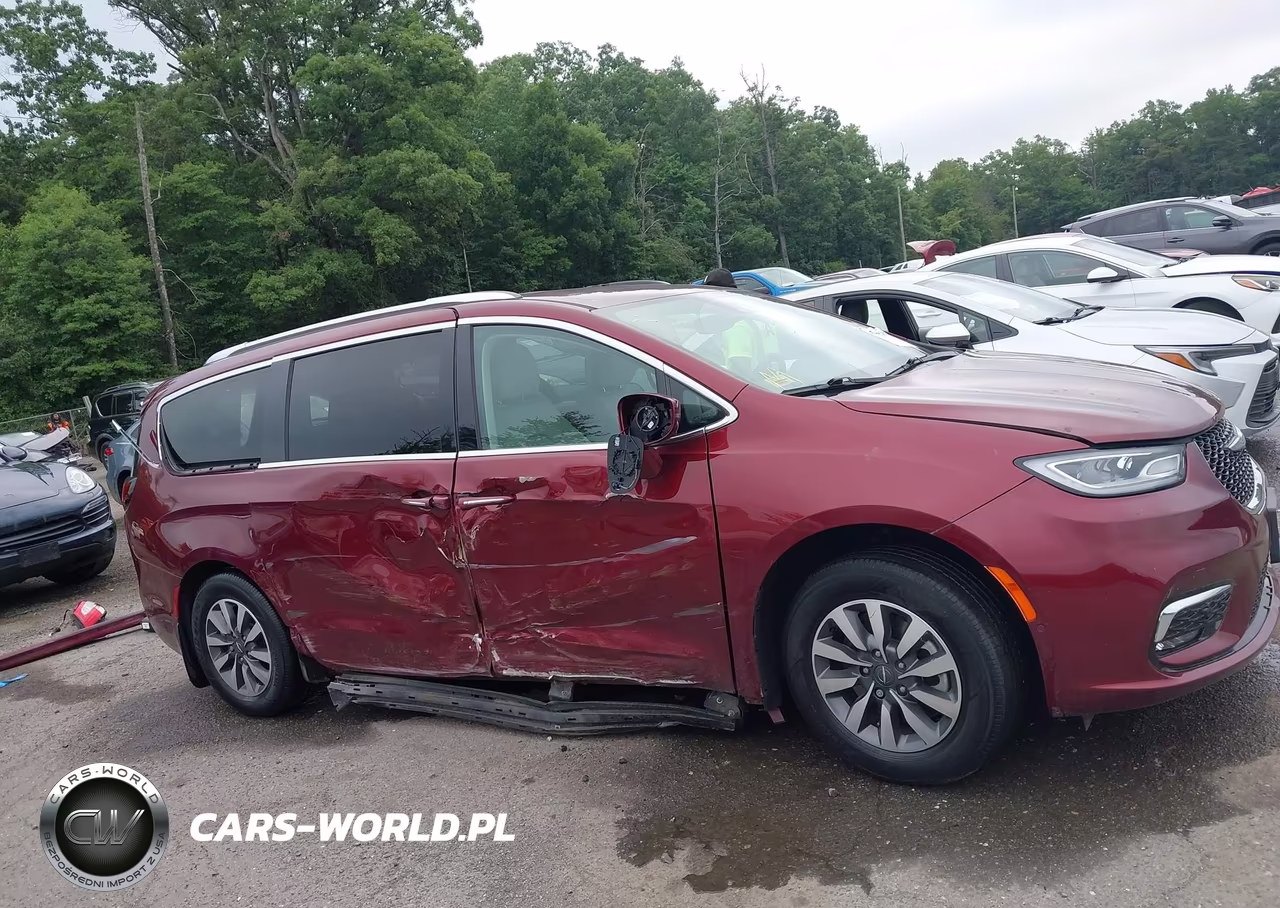 2021 Chrysler Pacifica Hybrid Touring L VIN:2C4RC1L72MR569103 - 14