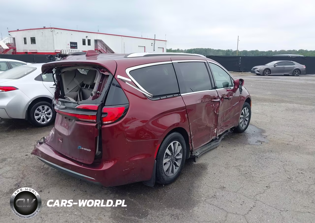 2021 Chrysler Pacifica Hybrid Touring L VIN:2C4RC1L72MR569103 - 4
