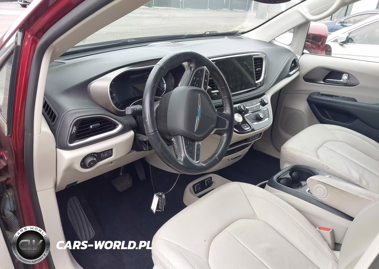2021 Chrysler Pacifica Hybrid Touring L VIN:2C4RC1L72MR569103 - 5
