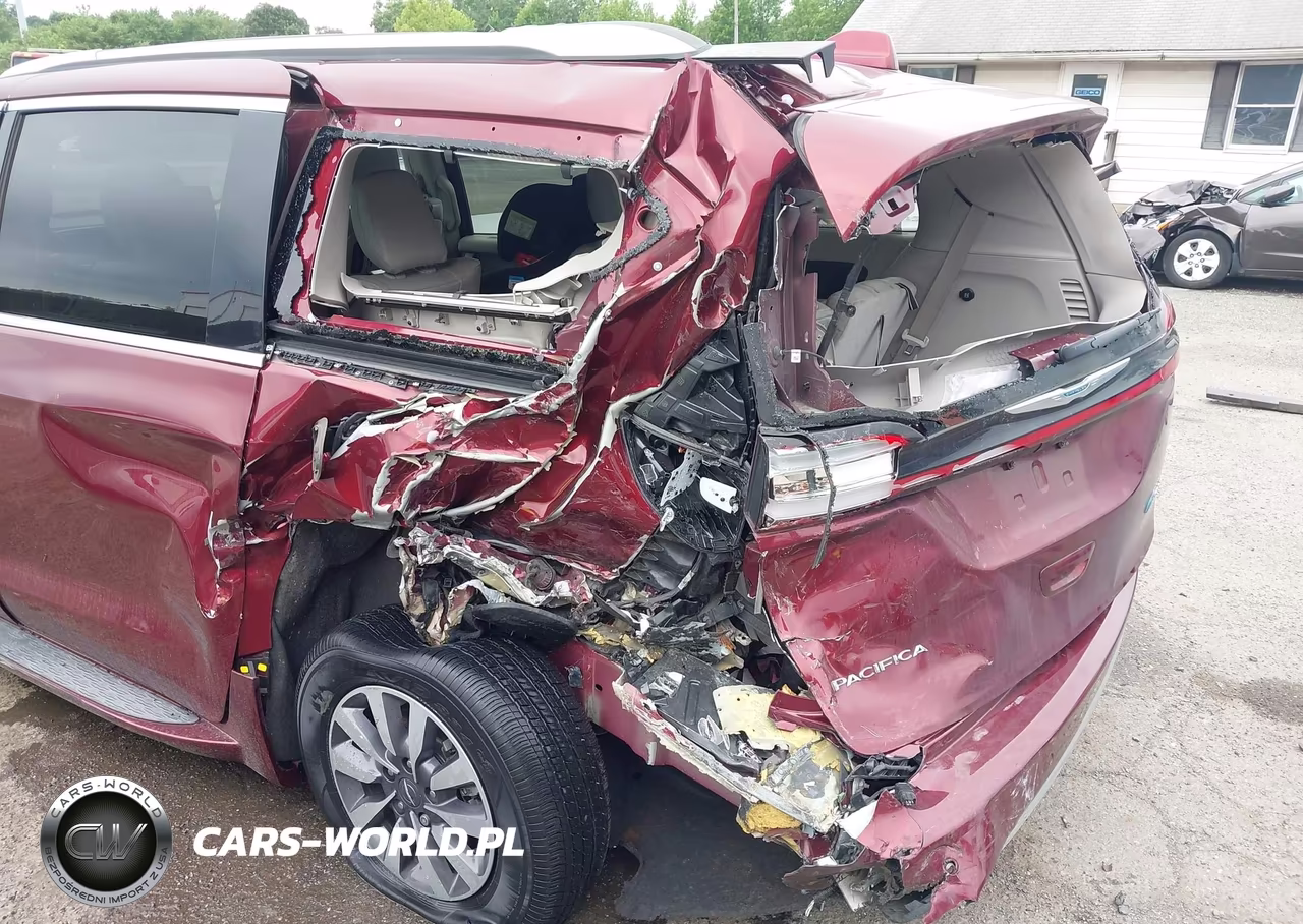 2021 Chrysler Pacifica Hybrid Touring L VIN:2C4RC1L72MR569103 - 6