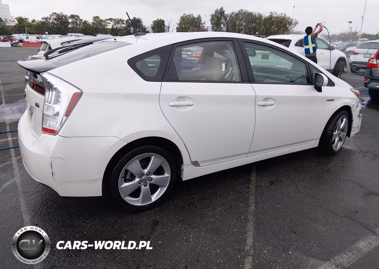 2010 Toyota Prius V VIN:JTDKN3DU1A0140245 - 4
