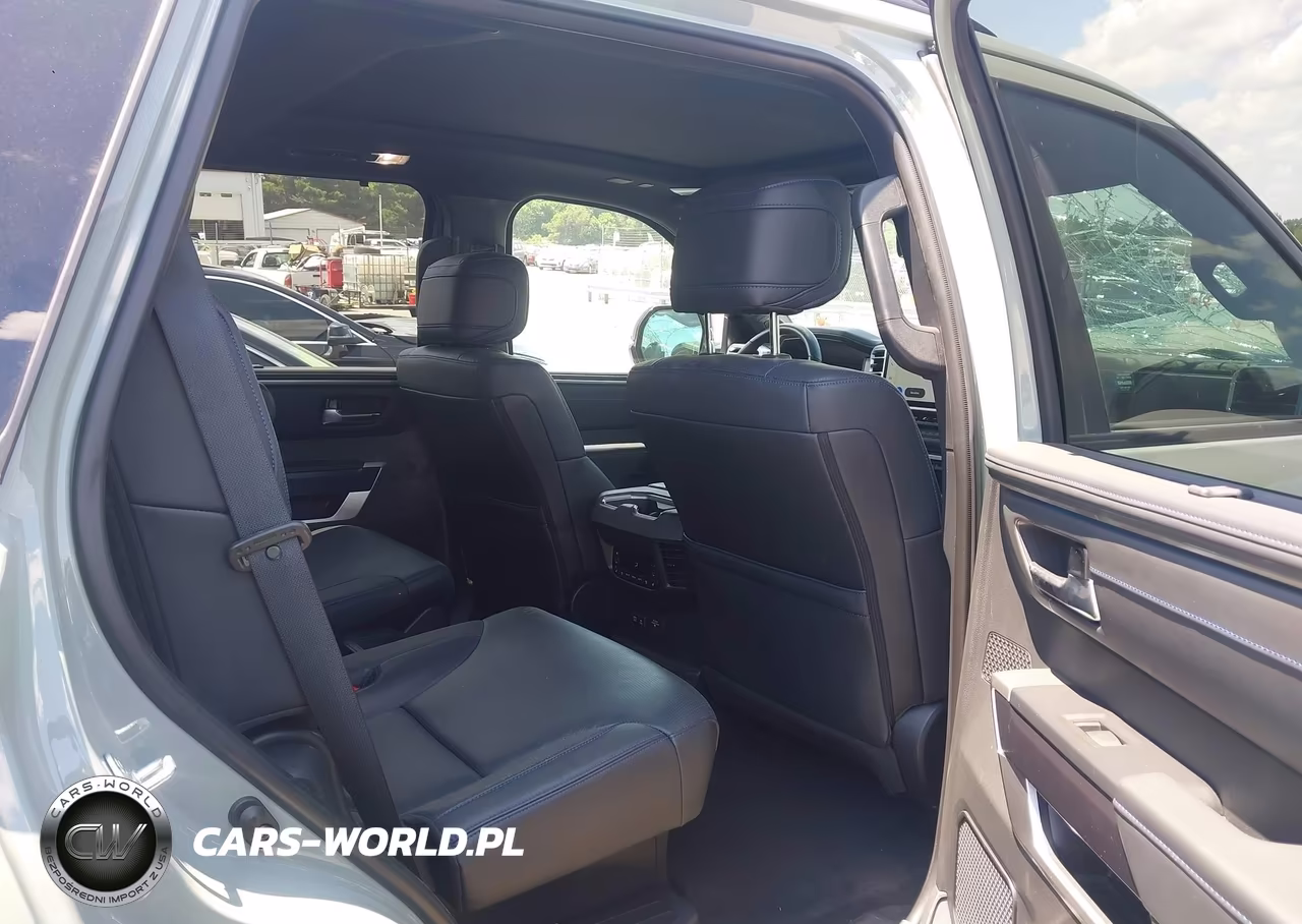 2024 Toyota Sequoia Platinum VIN:7SVAAABA7RX026795 - 8