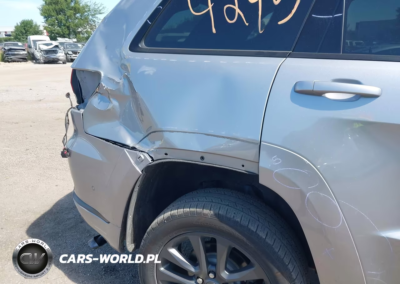 2018 Jeep Grand Cherokee High Altitude 4X4 VIN:1C4RJFCG6JC215124 - 19