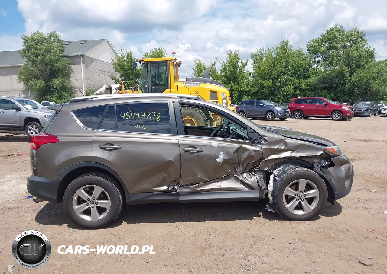 2015 Toyota Rav4 Xle VIN:2T3RFREV8FW352777 - 13