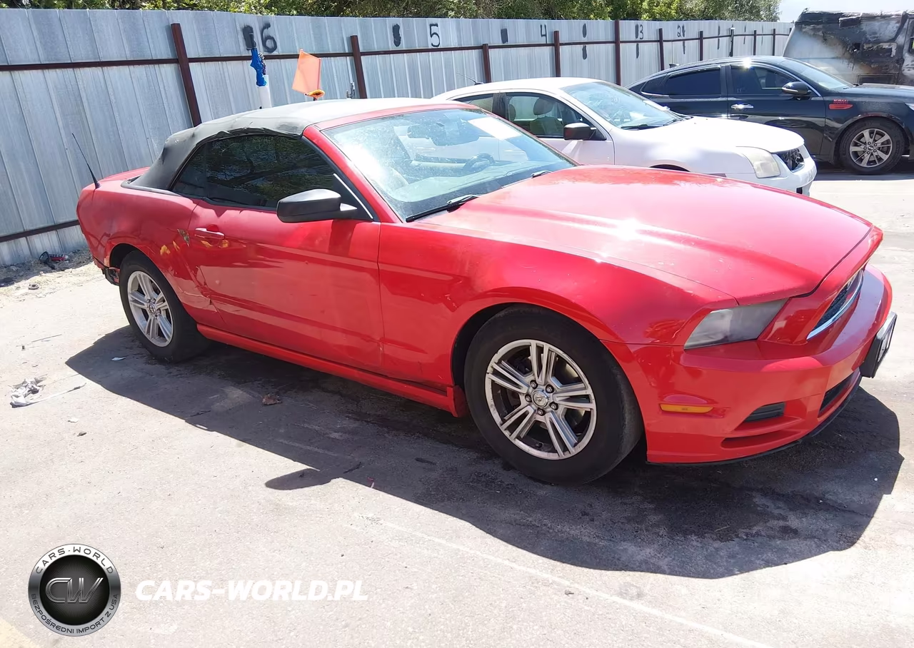 2013 Ford Mustang V6-V6 Premium