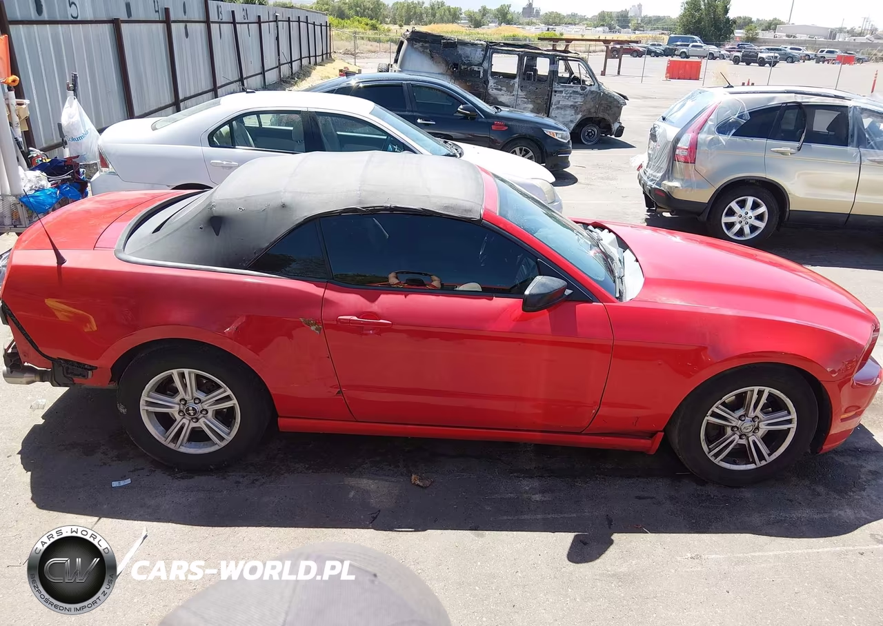 2013 Ford Mustang V6-V6 Premium VIN:1ZVBP8EM2D5213620 - 14