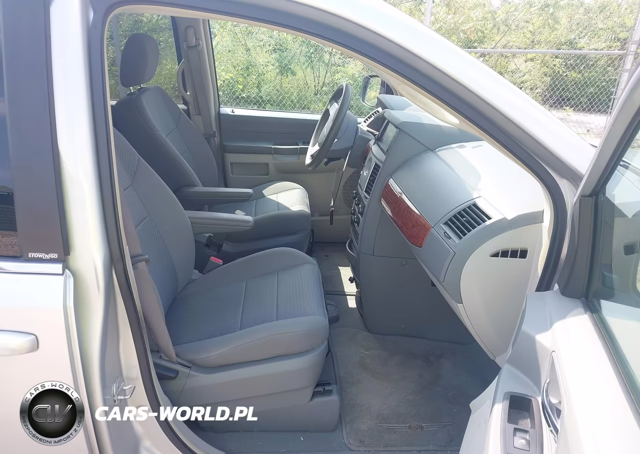 2009 Chrysler Town & Country Lx VIN:2A8HR44E69R558162 - 5