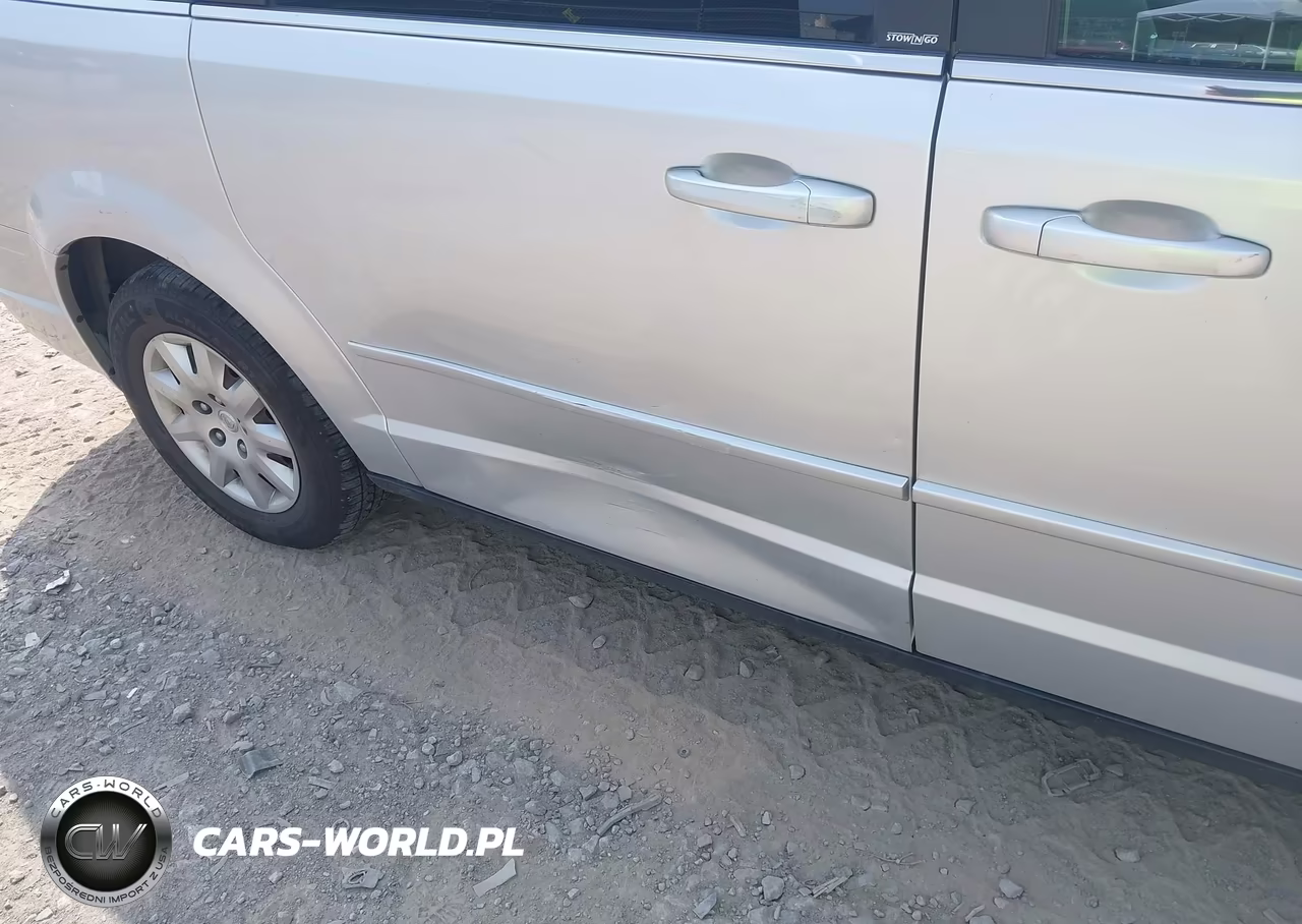 2009 Chrysler Town & Country Lx VIN:2A8HR44E69R558162 - 6