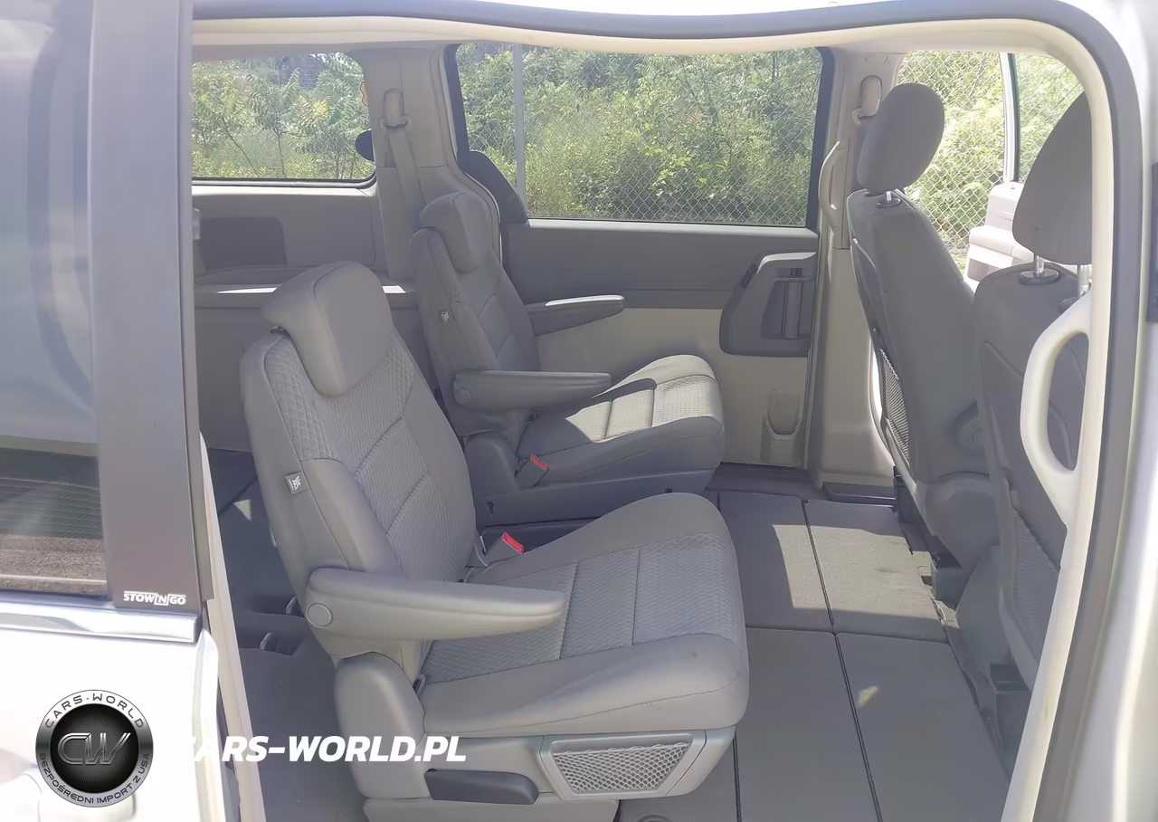 2009 Chrysler Town & Country Lx VIN:2A8HR44E69R558162 - 8