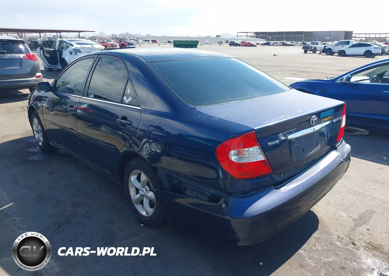 2002 Toyota Camry Le VIN:JTDBE32K220123652 - 3
