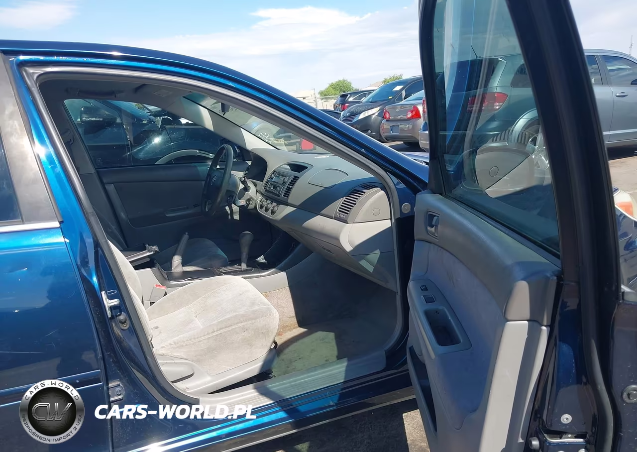 2002 Toyota Camry Le VIN:JTDBE32K220123652 - 5