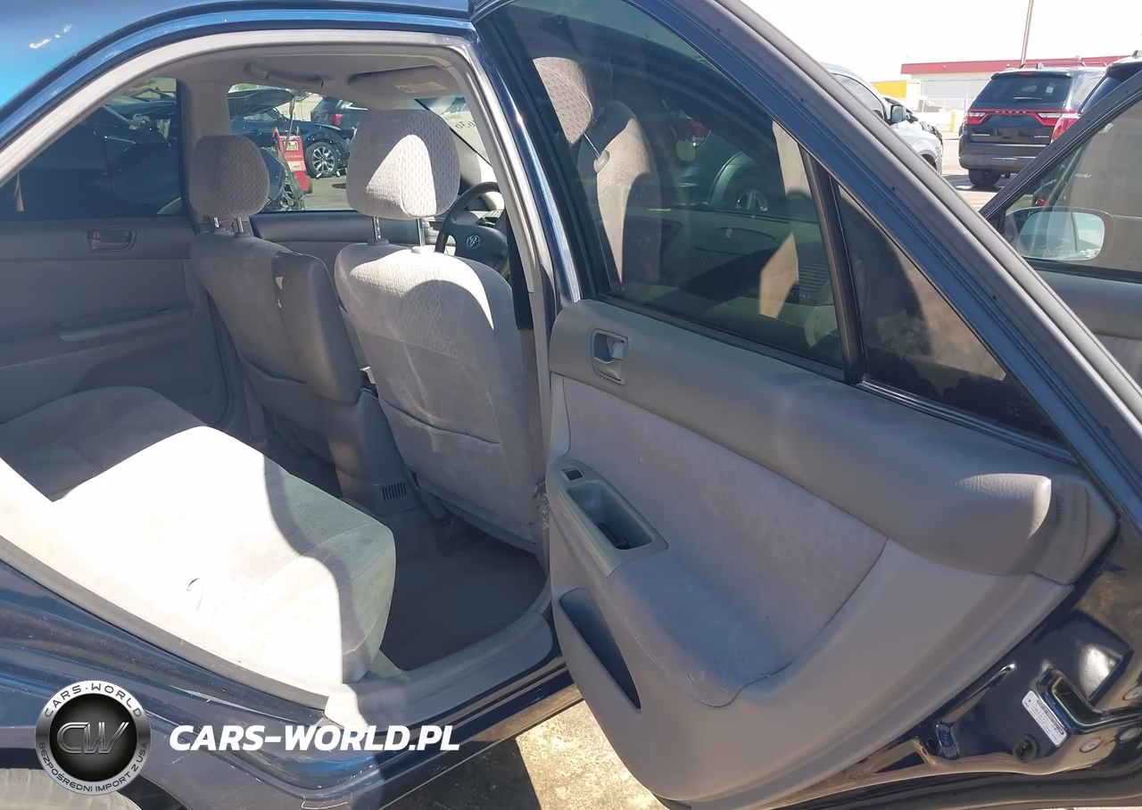 2002 Toyota Camry Le VIN:JTDBE32K220123652 - 8