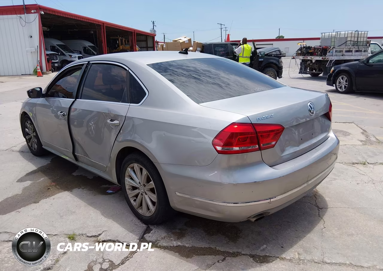 2013 Volkswagen Passat 2.5L Sel VIN:1VWCH7A35DC104119 - 3