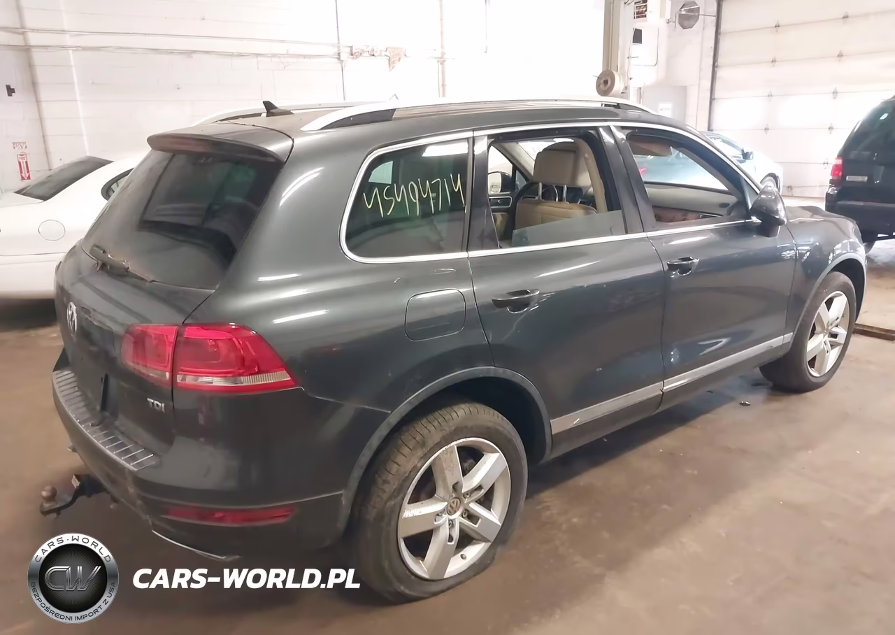 2011 Volkswagen Touareg Tdi Lux VIN:WVGFK9BPXBD006740 - 4
