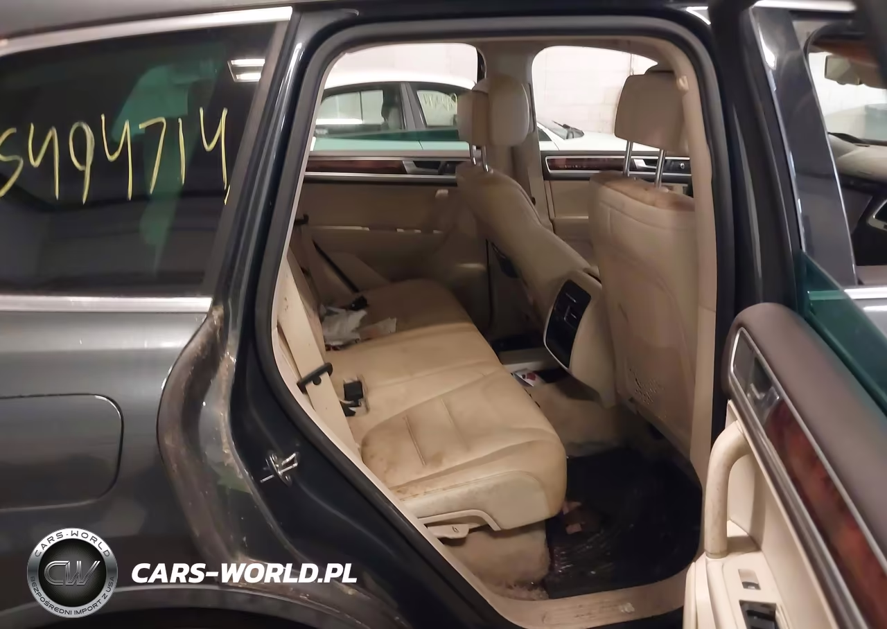 2011 Volkswagen Touareg Tdi Lux VIN:WVGFK9BPXBD006740 - 8