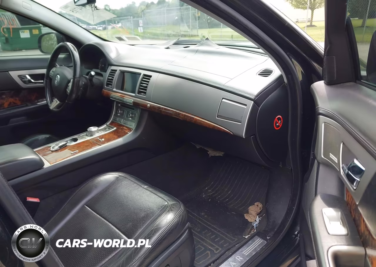 2011 Jaguar Xf Premium VIN:SAJWA0GB2BLR90330 - 5