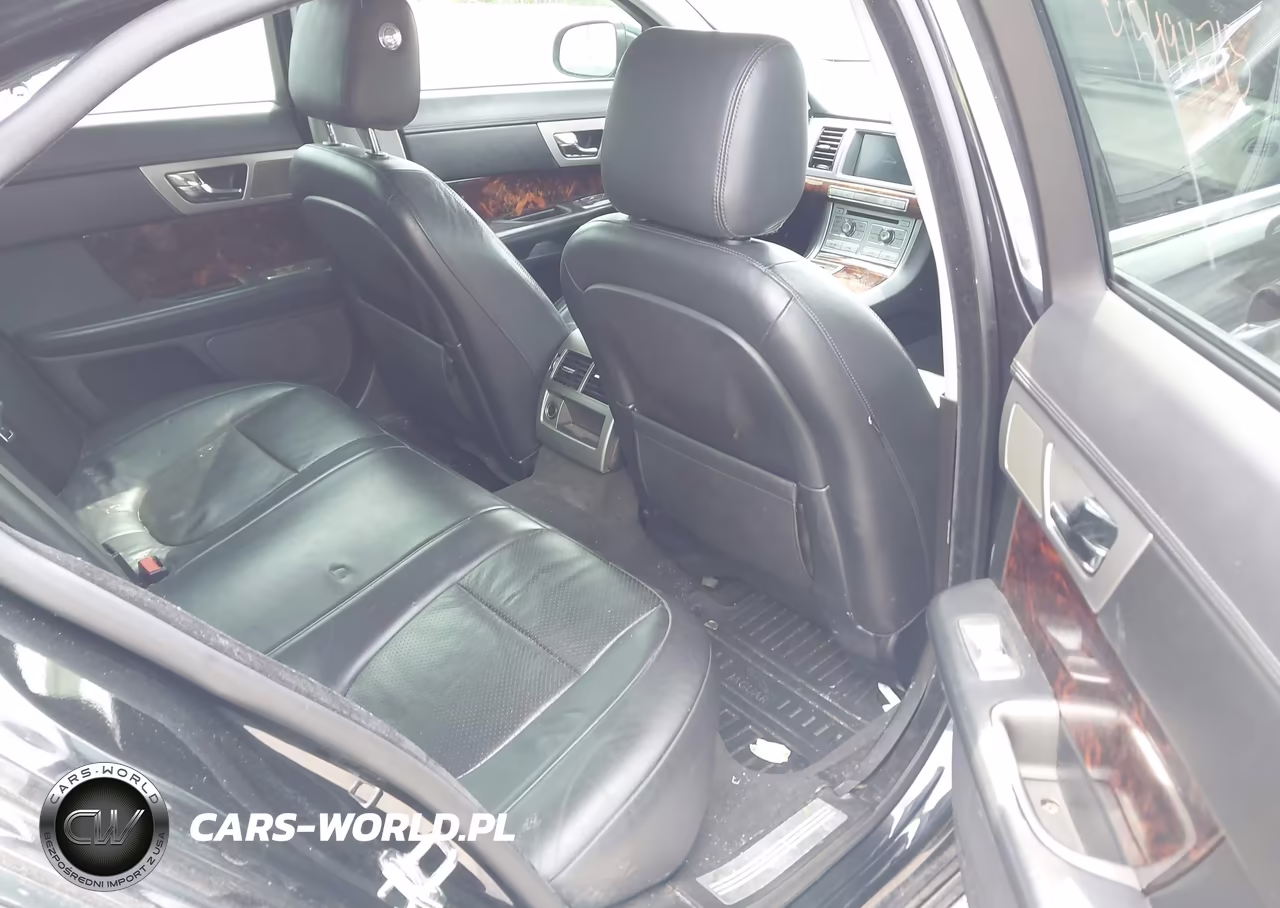 2011 Jaguar Xf Premium VIN:SAJWA0GB2BLR90330 - 8