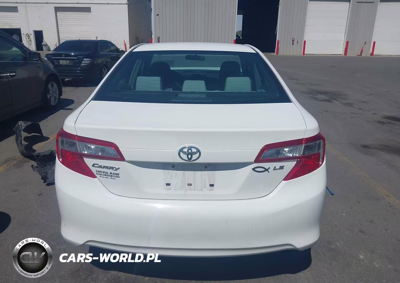 2014 Toyota Camry Le VIN:4T4BF1FK4ER371511 - 16