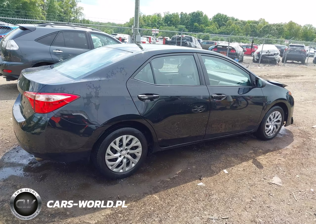 2019 Toyota Corolla Le VIN:2T1BURHE7KC203915 - 13